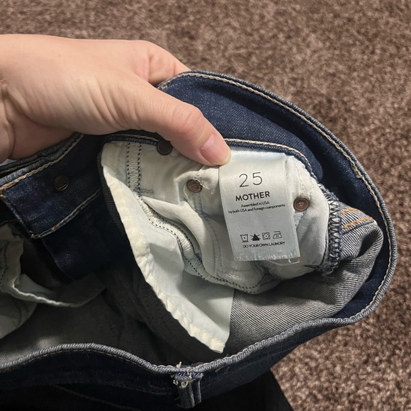 Mother The Insider Crop Undone Hem in Medium Kitty Dark Wash Ankle Cropped - Picture 2 of 9